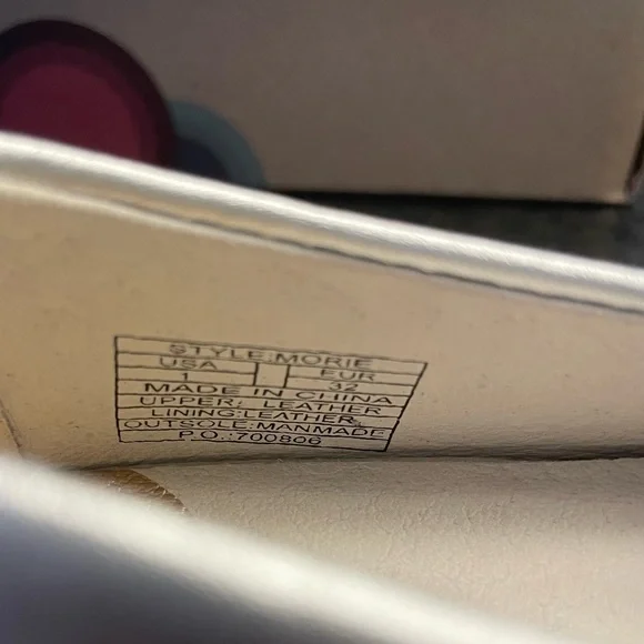 Girls Umi Leather Silver Loafers Size 1 New in Box - Picture 3 of 8